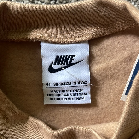 NEW! NIKE TAN 2-PIECE SWEATSHIRT AND SWEATPANTS SET. SIZE 4T. BOYS. - Picture 7 of 8